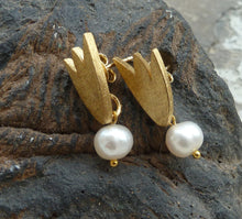 Load image into Gallery viewer, Tulpenohrstecker vergoldet