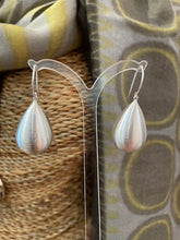 Load image into Gallery viewer, Tropfenohrringe von Tezer Design