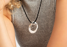 Load image into Gallery viewer, Anhänger Skulptural